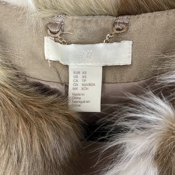 NWOT H&M Women’s Multi-Colored Faux Fur Vest, Size XS - Picture 3 of 5